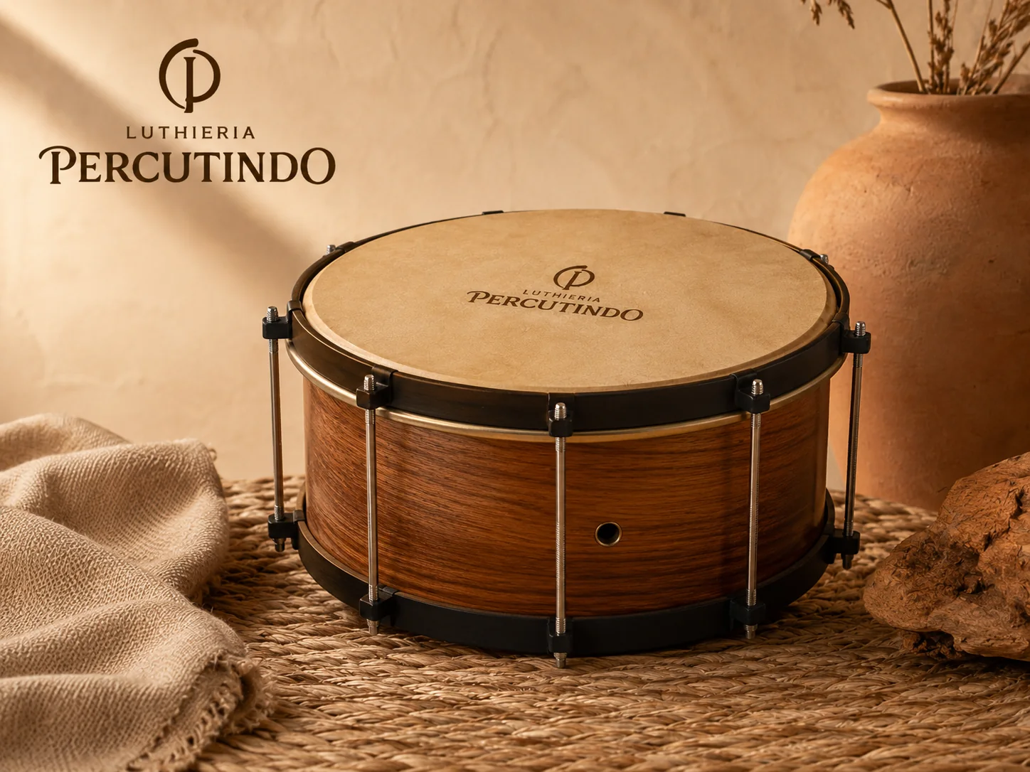 percussão artesanal em ambiente rústico